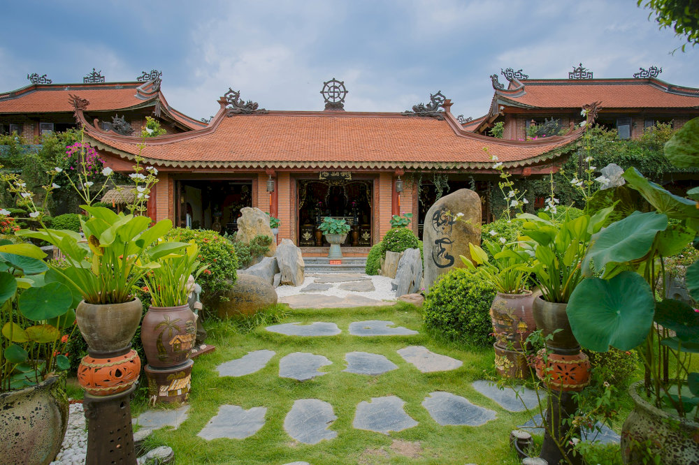 Thiết kế mái ngói đỏ cong